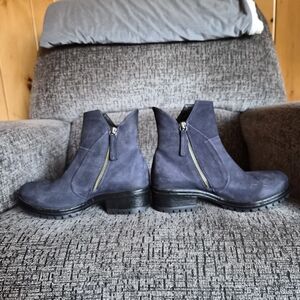 Women's Ankle Boots in Navy Blue